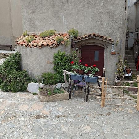 Hobbit House Lubenice Exterior foto